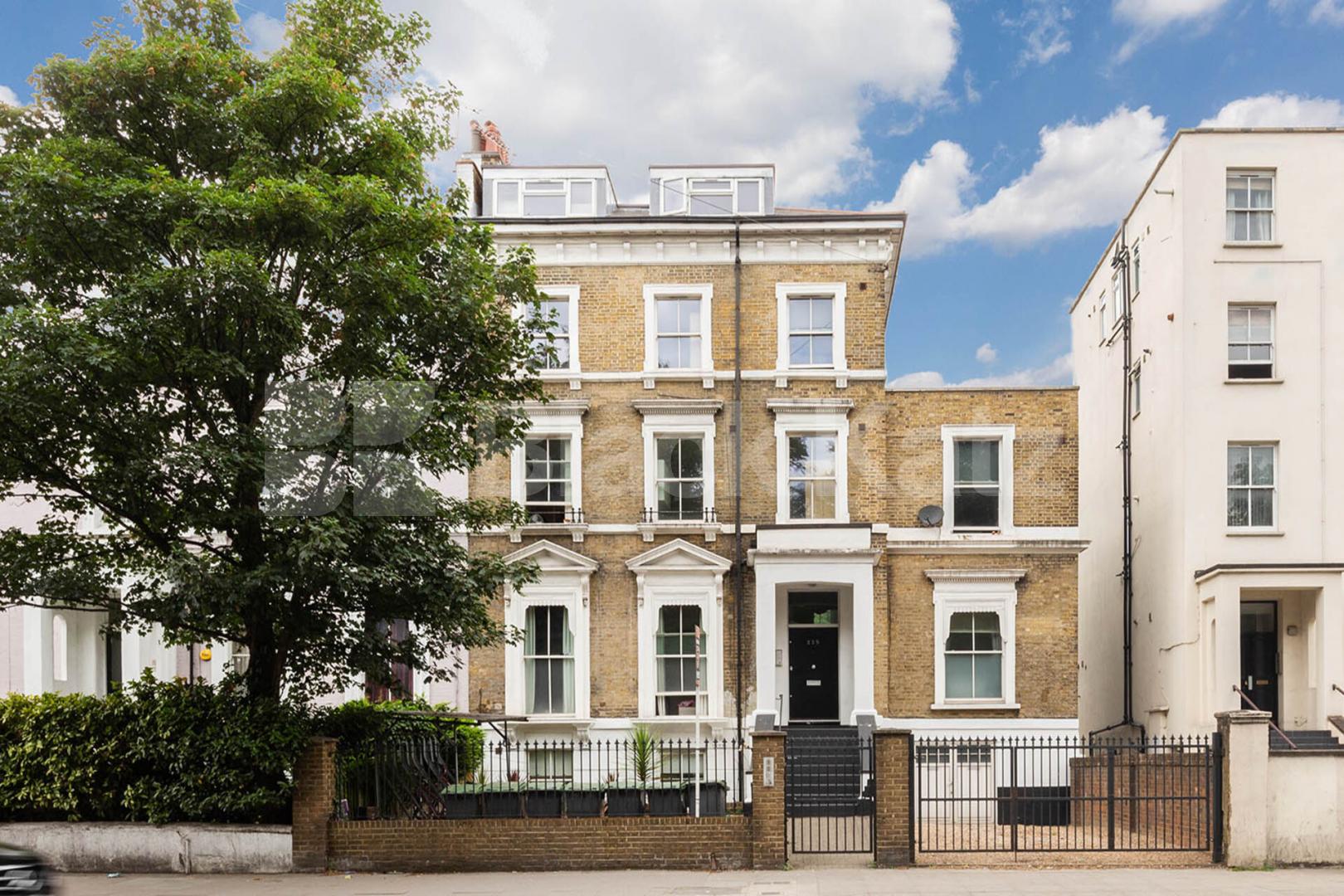 Two bed apartment located within a gated double fronted development  Camden Road, Camden Borders